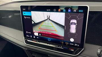 2025 Volkswagen ETSI MHEV Life DSG Euro 6 5-door (Red) - Image: 26