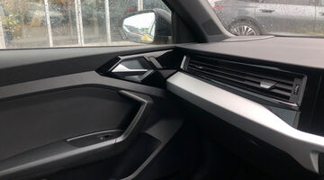 2022 Audi 1.0 TFSI 30 Black Edition Sportback Euro 6 5-door (Yellow) - Image: 38