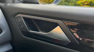 2025 Volkswagen TSI R-Line DSG 2WD Euro 6 2-door (Black) - Image: 27