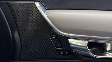 2025 Volvo 2.0h T6 18.8kWh Plus Auto Euro 6 5-door (Blue) - Image: 26