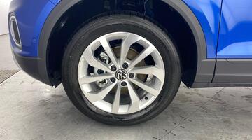 2025 Volkswagen TSI Match DSG Euro 6 5-door (Blue) - Image: 36