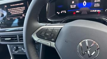 2025 Volkswagen 1.0 EVO Life Euro 6 5-door (Black) - Image: 11