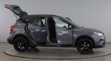 2025 SEAT 1.0 TSI FR Black Edition Euro 6 5-door (Multicolour) - Image: 10
