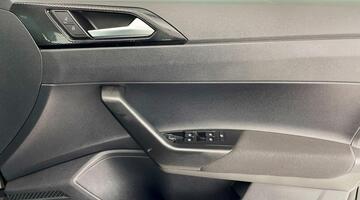 2022 Volkswagen 1.0 TSI Life Euro 6 5-door (Black) - Image: 19