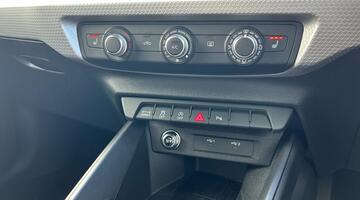 2025 Audi 1.0 TFSI 30 S line Sportback S Tronic Euro 6 5-door (Black) - Image: 29