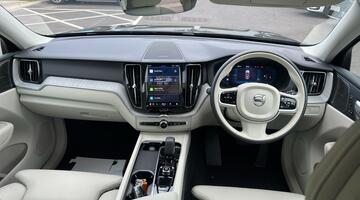 2025 Volvo 2.0 B5 MHEV Plus Auto Euro 6 5-door (Black) - Image: 8