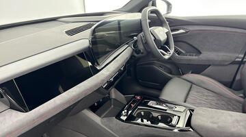 2025 Audi SQ6 SUV Edition 1 e-tron 360,00 kW (Black) - Image: 2