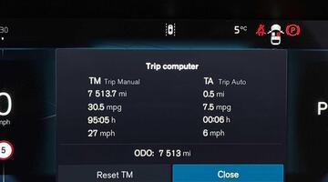 2025 Volvo 2.0 B5 MHEV Plus Auto Euro 6 5-door (White) - Image: 12