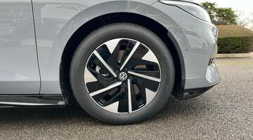 2025 Volkswagen Pro 77kWh Match Plus Fastback Auto 5-door (Grey) - Image: 5
