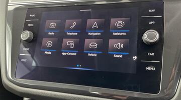 2021 Volkswagen 2.0 TDI Life DSG Euro 6 5-door (Silver) - Image: 18