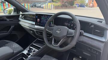 2025 Volkswagen TSI eHybrid 19.7kWh R-Line Edition DSG Euro 6 5-door (White) - Image: 6