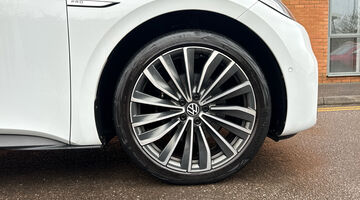 2022 Volkswagen Pro Performance 58kWh Family Auto 5-door (Multicolour) - Image: 5