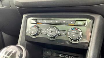 2018 Volkswagen 2.0 TDI SEL 4Motion Euro 6 5-door (Blue) - Image: 13