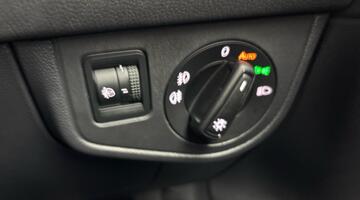 2025 Volkswagen 1.0 TSI R-Line DSG Euro 6 5-door (White) - Image: 24