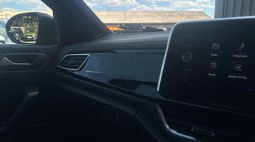 2025 Volkswagen TSI R-Line DSG 2WD Euro 6 2-door (Black) - Image: 17