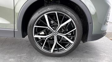 2025 Volkswagen ETSI MHEV Elegance DSG Euro 6 5-door (Green) - Image: 5