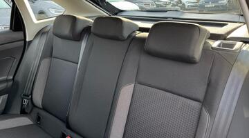 2025 Volkswagen 1.0 TSI Life Euro 6 5-door (Black) - Image: 8