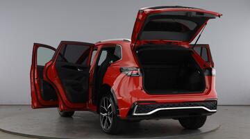 2025 Volkswagen 2.0 TDI R-Line DSG Euro 6 5-door (Red) - Image: 11