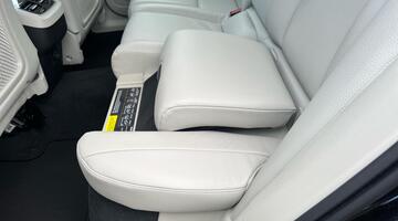 2025 Volvo 2.0 B5 MHEV Plus Auto Euro 6 5-door (Black) - Image: 27