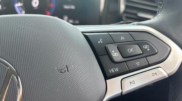 2025 Volkswagen ETSI MHEV Life DSG Euro 6 5-door (Red) - Image: 19