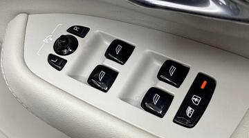 2024 Volvo 2.0h T8 18.8kWh Ultra Dark Auto 4WD Euro 6 5-door (Blue) - Image: 25