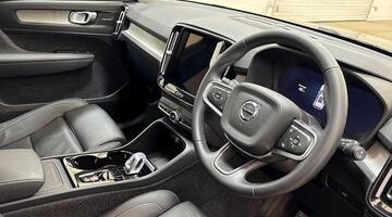 2025 Volvo 2.0 B3 MHEV Ultra Dark DCT Auto Euro 6 5-door (Black) - Image: 9