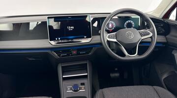 2025 Volkswagen ETSI MHEV Life DSG Euro 6 5-door (Red) - Image: 8