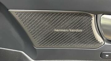 2025 Volvo 2.0 B4 MHEV Ultra Bright DCT Auto Euro 6 5-door (Black) - Image: 27