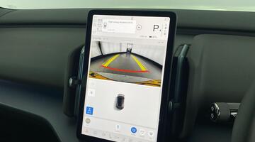 2025 Volvo Single Motor Extended Range 69kWh Plus Auto 5-door (White) - Image: 17