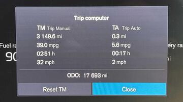 2025 Volvo 2.0h T6 18.8kWh Plus Auto Euro 6 5-door (Blue) - Image: 12