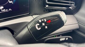 2025 Volkswagen ETSI MHEV Life DSG Euro 6 5-door (Red) - Image: 24