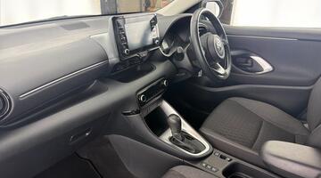 2023 Toyota VVT-h Icon E-CVT Euro 6 5-door (Blue) - Image: 2