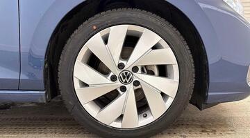 2025 Volkswagen TSI Style Euro 6 5-door (Blue) - Image: 5