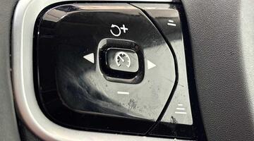 2025 Volvo 2.0 B5 MHEV Plus Auto Euro 6 5-door (White) - Image: 30