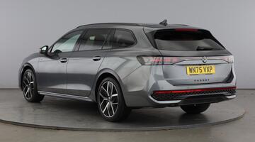 2025 Volkswagen ETSI MHEV R-Line DSG Euro 6 5-door (Multicolour) - Image: 3