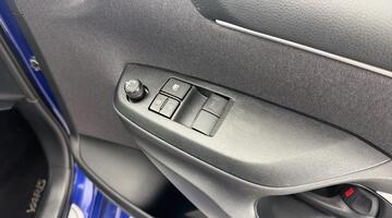 2023 Toyota VVT-h Icon E-CVT Euro 6 5-door (Blue) - Image: 24