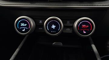 2025 Škoda 2.0 TDI SE Technology DSG Euro 6 5-door (Silver) - Image: 34