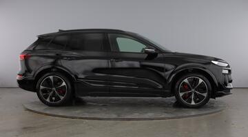 2025 Audi SQ6 SUV Edition 1 e-tron 360,00 kW (Black) - Image: 4