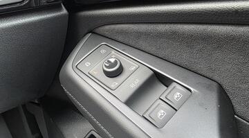 2025 Volkswagen Pro 77kWh Match Plus Fastback Auto 5-door (Multicolour) - Image: 27