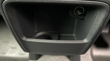 2025 Volkswagen Pro 79kWh Commerce Plus Auto 5-door (Blue) - Image: 7