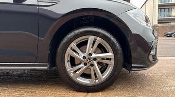 2023 Volkswagen 1.0 TSI R-Line DSG Euro 6 5-door (Black) - Image: 5