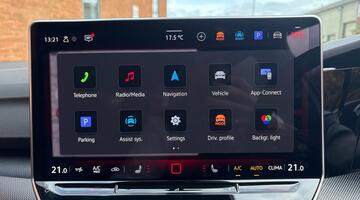 2025 Volkswagen 2.0 TSI GTI DSG Euro 6 5-door (White) - Image: 7