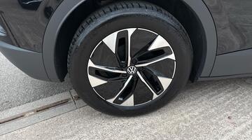 2025 Volkswagen Pro 77kWh Match Auto 5-door (Black) - Image: 20