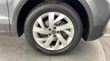 2021 Volkswagen 2.0 TDI Life DSG Euro 6 5-door (Grey) - Image: 5