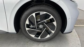 2025 Volkswagen Pro 59kWh Auto 5-door (Silver) - Image: 5