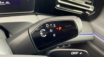 2025 Volkswagen 2.0 TDI R-Line DSG Euro 6 5-door (Red) - Image: 23