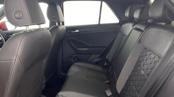 2023 Volkswagen TSI R-Line DSG Euro 6 5-door (Red) - Image: 29