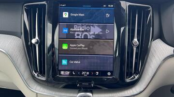 2025 Volvo 2.0 B5 MHEV Plus Auto Euro 6 5-door (Black) - Image: 59