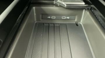 2025 Volkswagen Pro S 86kWh Match Plus Tourer Auto 5-door (Black) - Image: 7