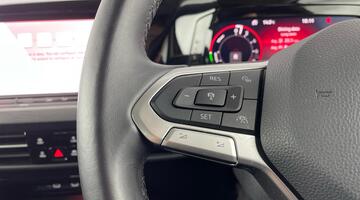 2022 Volkswagen TSI 13kWh Style DSG Euro 6 5-door (Red) - Image: 24